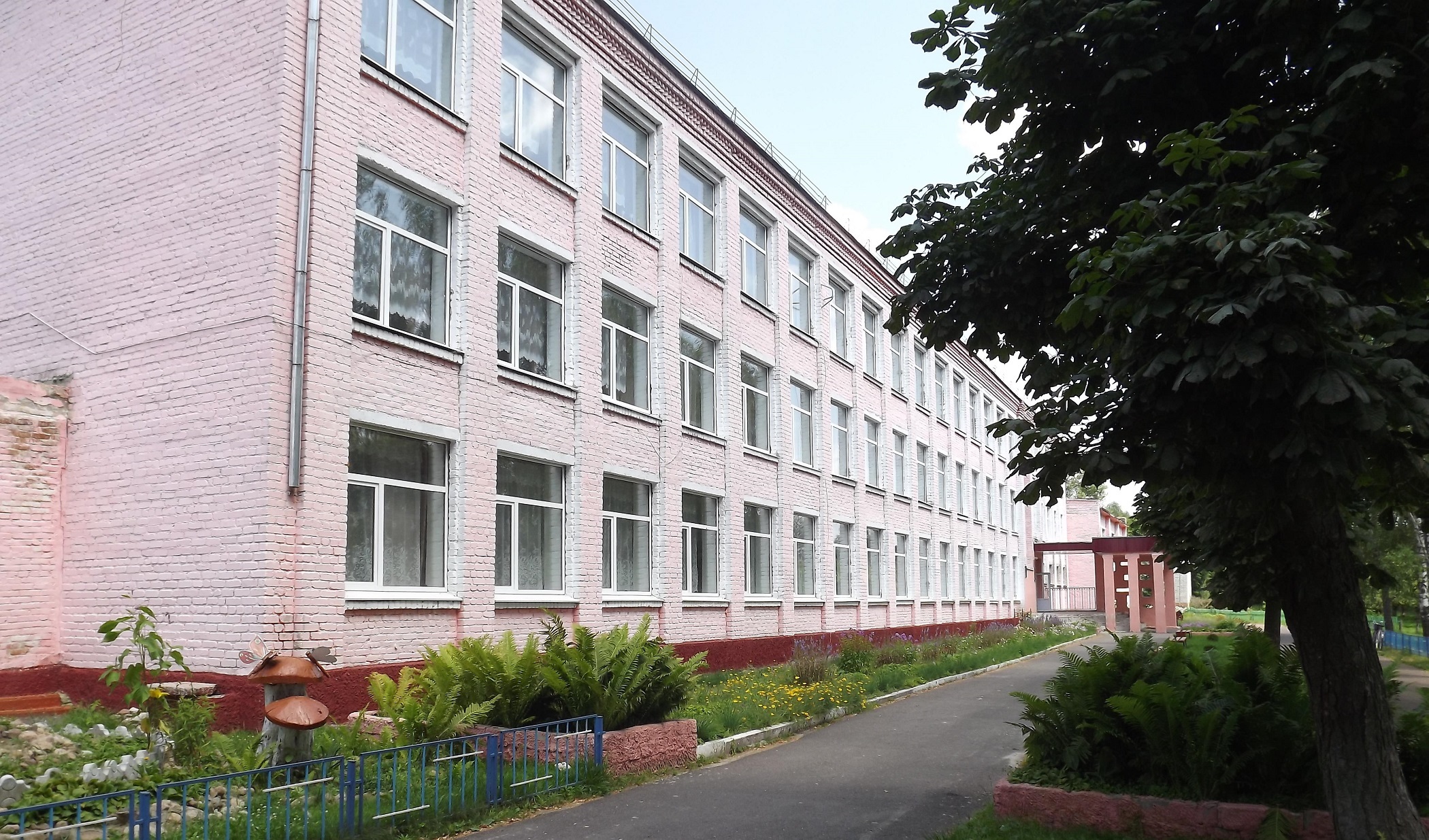Фотография школы.